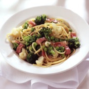 Pasta with vegetables and prosciutto