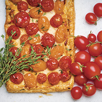 Cherry tomato and thyme puff pizza