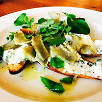 Artichoke-ricotta crostini