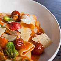 Paccheri with cherry tomatoes and fiorelli